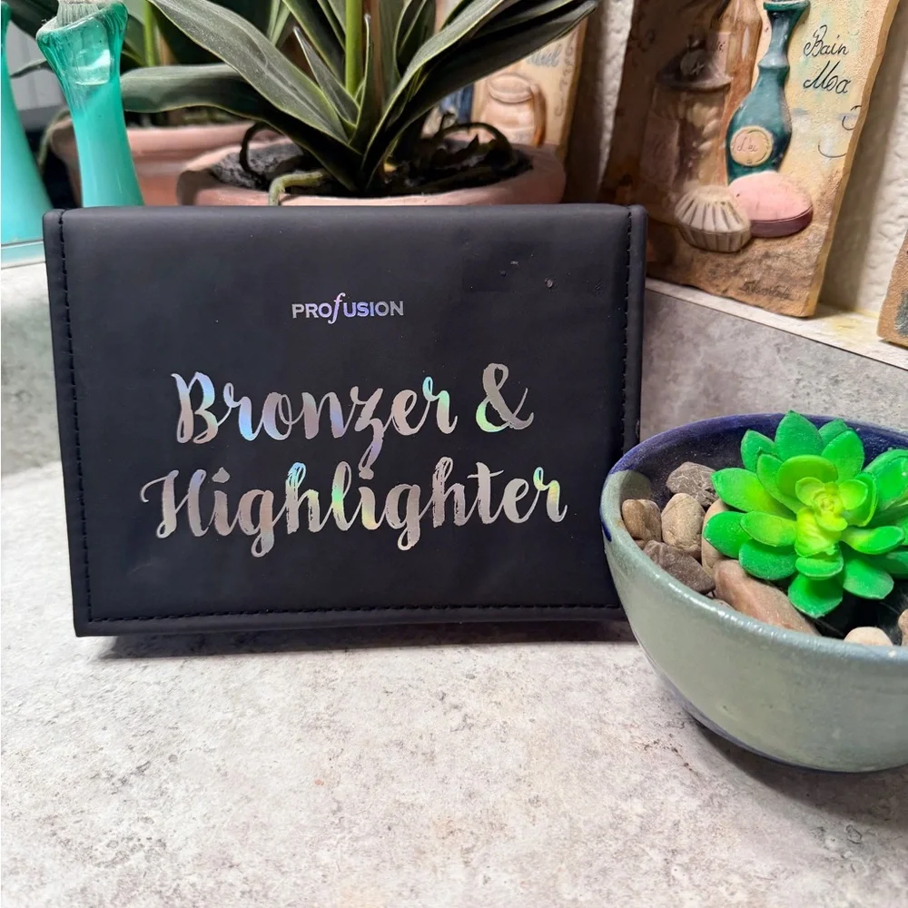 Profusion BRONZER/HIGHLIGHTER Book Palette with Brushes - Picture 4 of 7